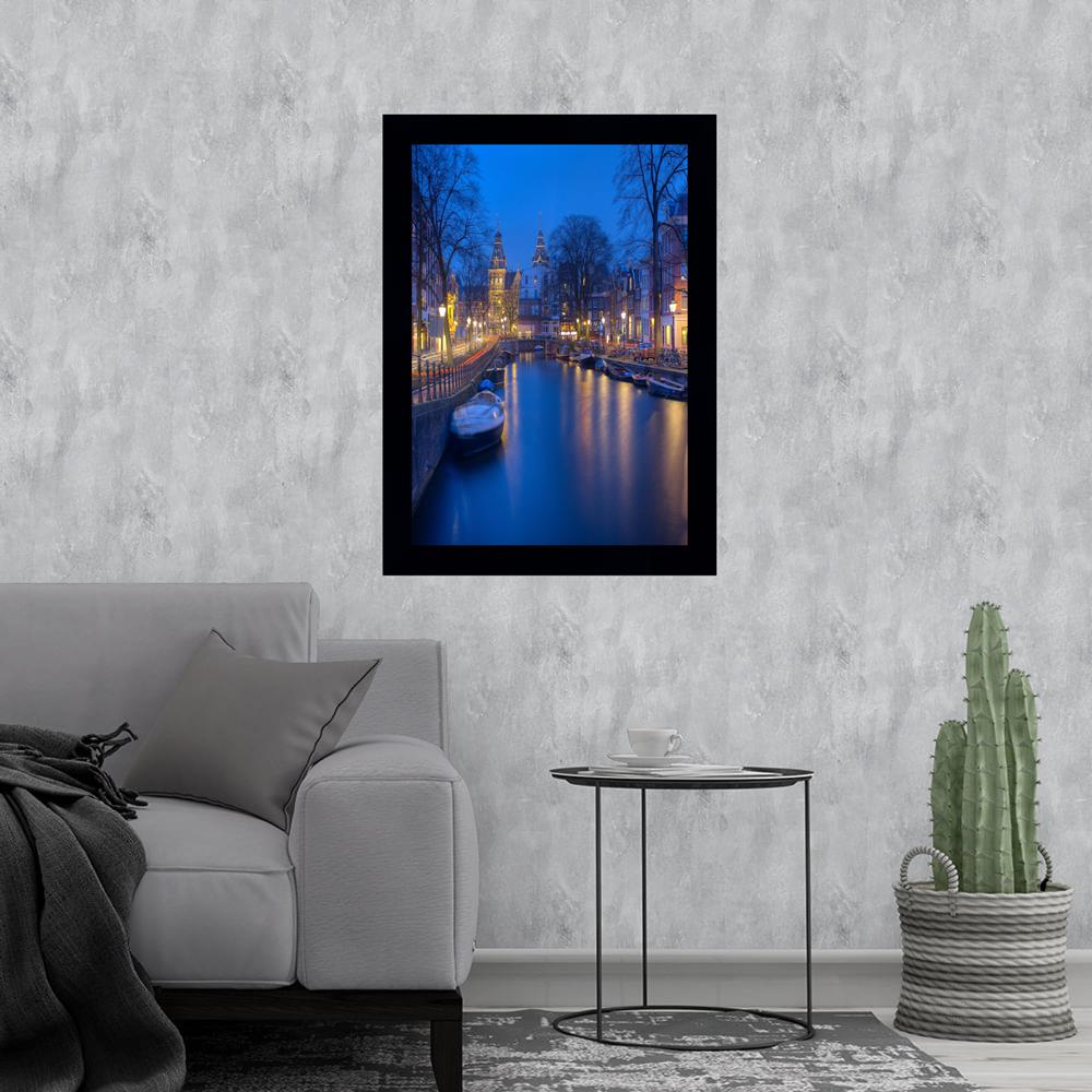 Quadro Amsterdã, com medida de 37x51 com moldura Preta com vidro de 4mm