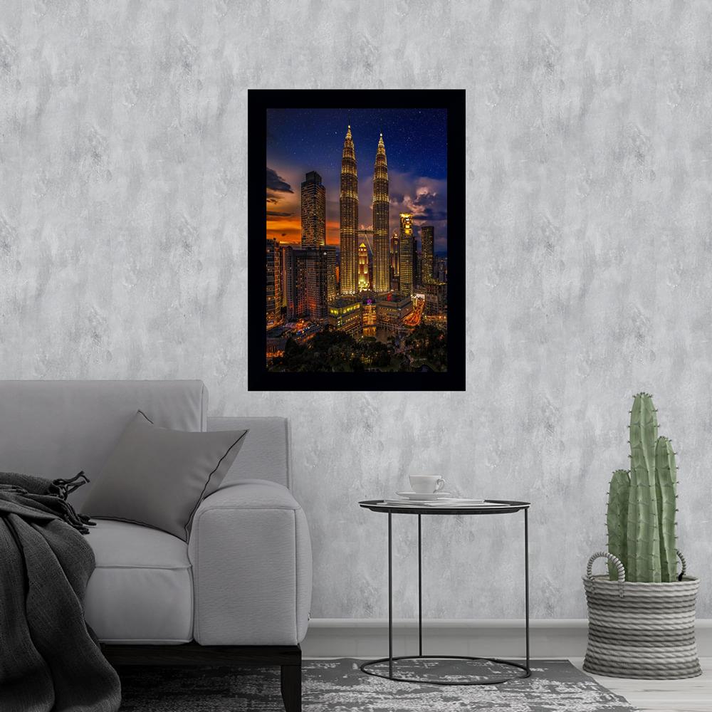 Quadro Kuala Lumpur noite, com medida de 37x51 com moldura preta Moldura Preta e vidro de 4mm