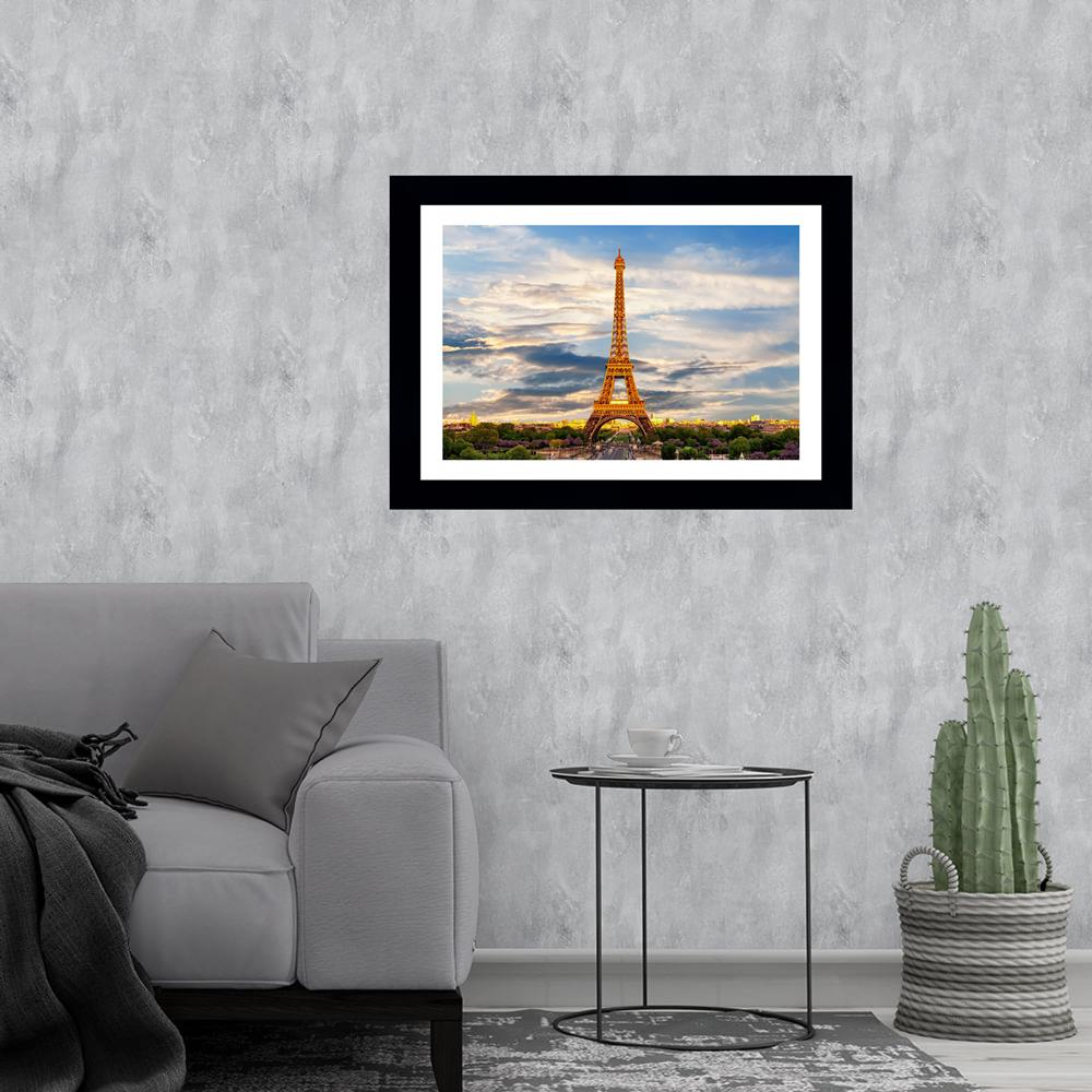 Quadro Torre Eiffel, Paris, França com medida de 47x61 com moldura preta Moldura Preta e paspatur branco com vidro de 4mm